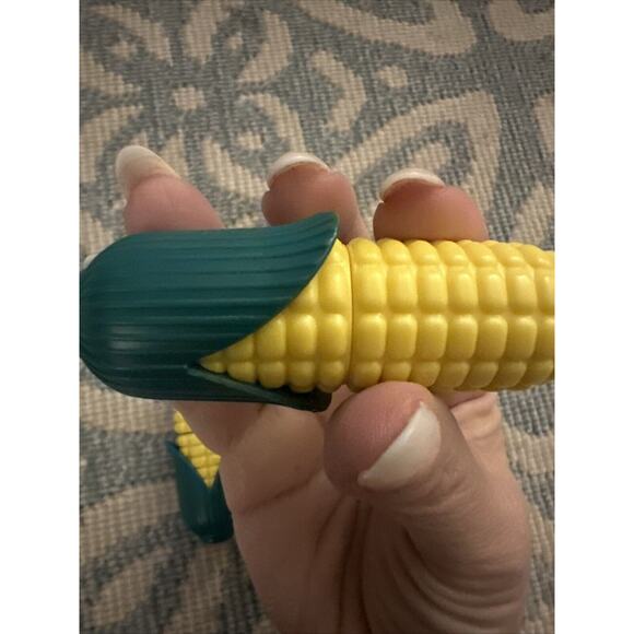Corn on Cob Corn Holders Skewers 8 Interlocking Set of Four Yellow Green - Picture 7 of 8
